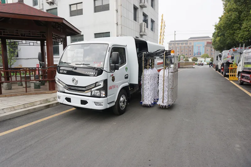 中洁牌XZL5070GQX6型护栏清洗车