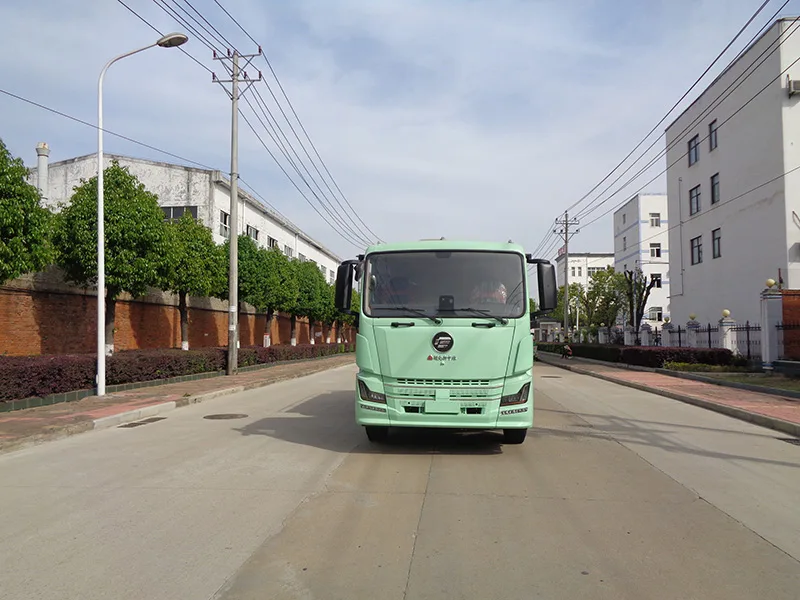 XZL5183GXWBEV型纯电动吸污车